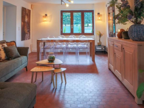Hotels in Domarin